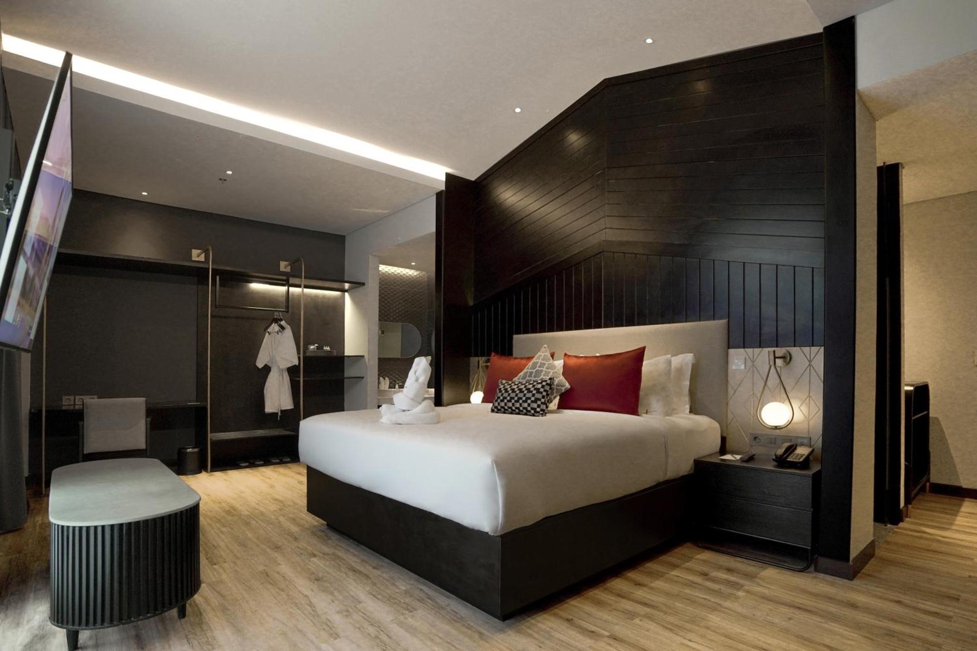 Awann Sewu Boutique Hotel And Suite Semarang Exterior photo