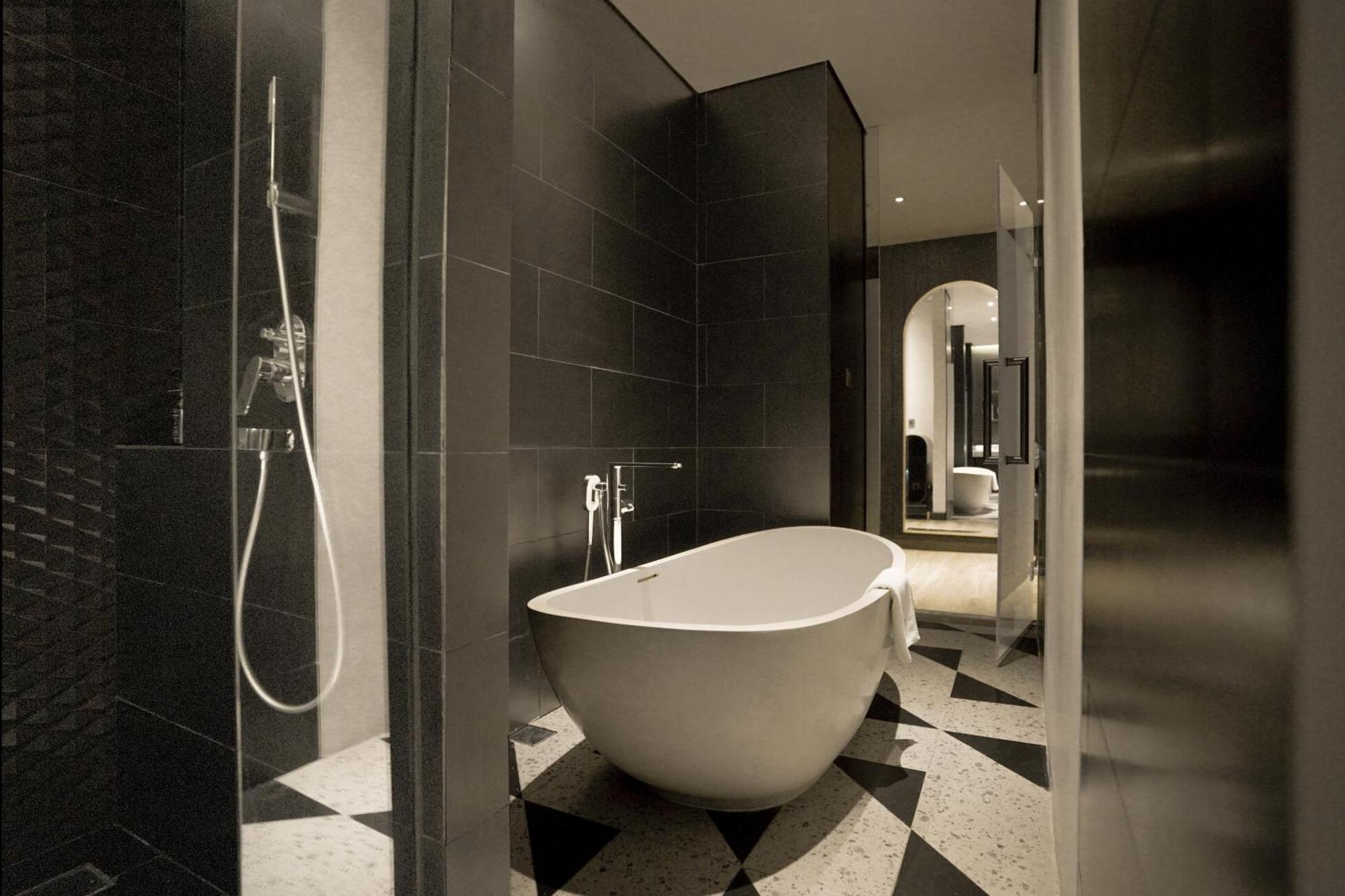 Awann Sewu Boutique Hotel And Suite Semarang Exterior photo